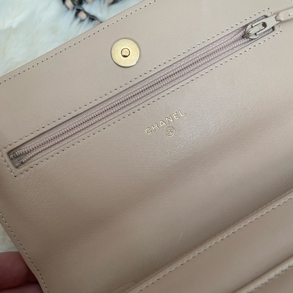 Chanel 19 WOC Wallet on Chain - Picture 13 of 16